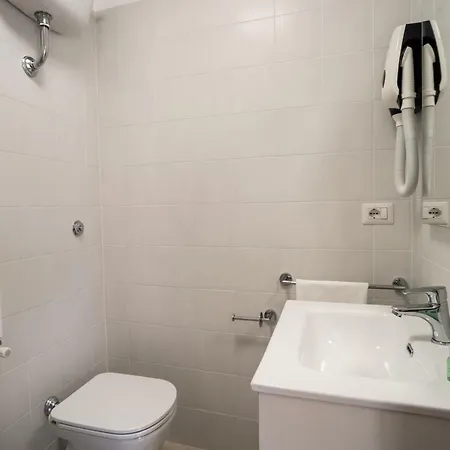 Πανσιόν Minerva Monks 4*